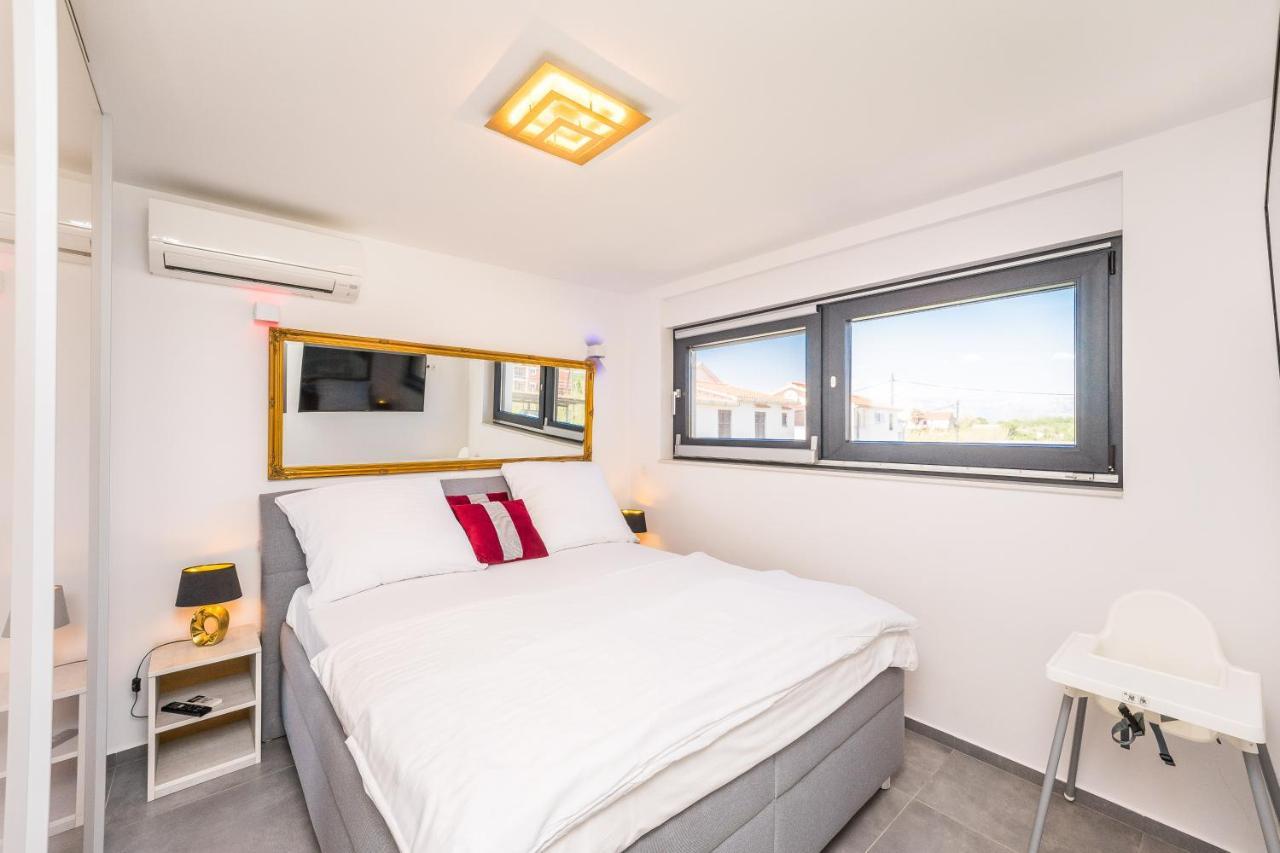 Jamc Dream Familientraum Direkt Am Meer Mit Beheiztem Pool Privlaka  Exterior photo