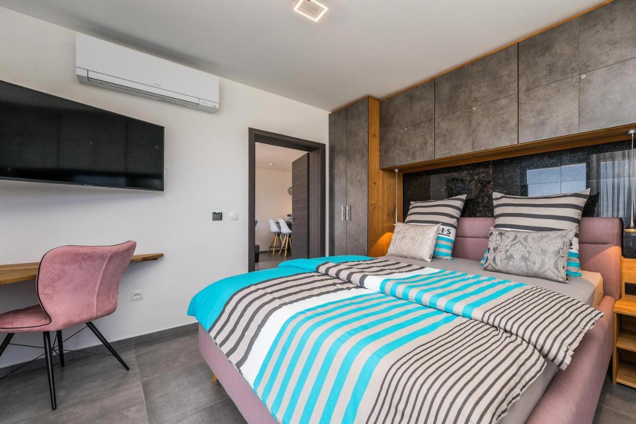 Jamc Dream Familientraum Direkt Am Meer Mit Beheiztem Pool Privlaka  Exterior photo
